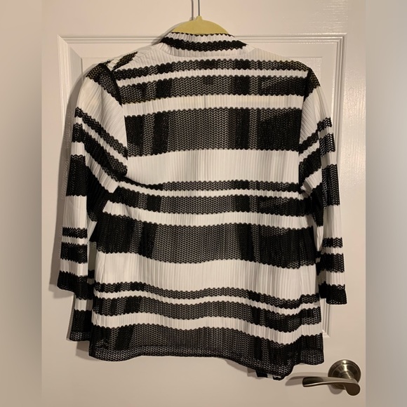 Chico’s open, lightweight cardigan….. - Picture 3 of 5